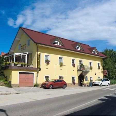 Senovo Gostisce Senica酒店 外观 照片